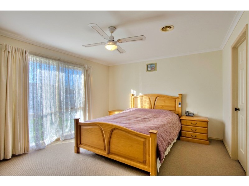 8 Pater Close, Narre Warren VIC 3805