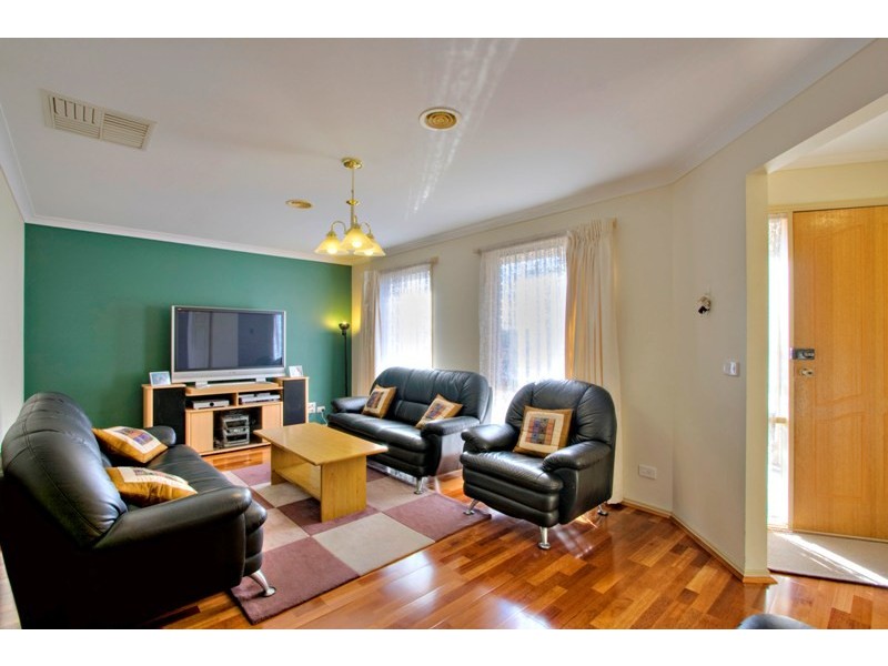 8 Pater Close, Narre Warren VIC 3805