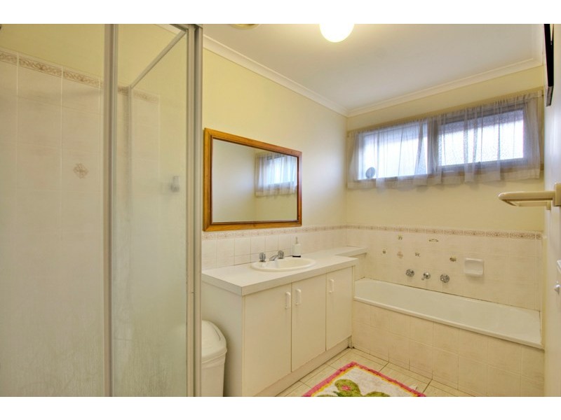 8 Pater Close, Narre Warren VIC 3805