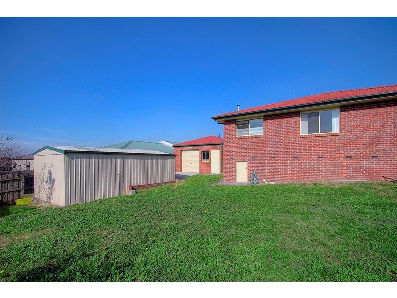 24 Frederick Rise, Narre Warren South VIC 3805