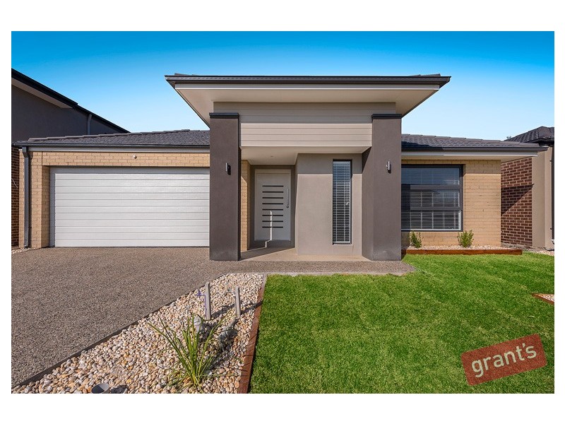 46 Deoro Parade, Clyde North VIC 3978