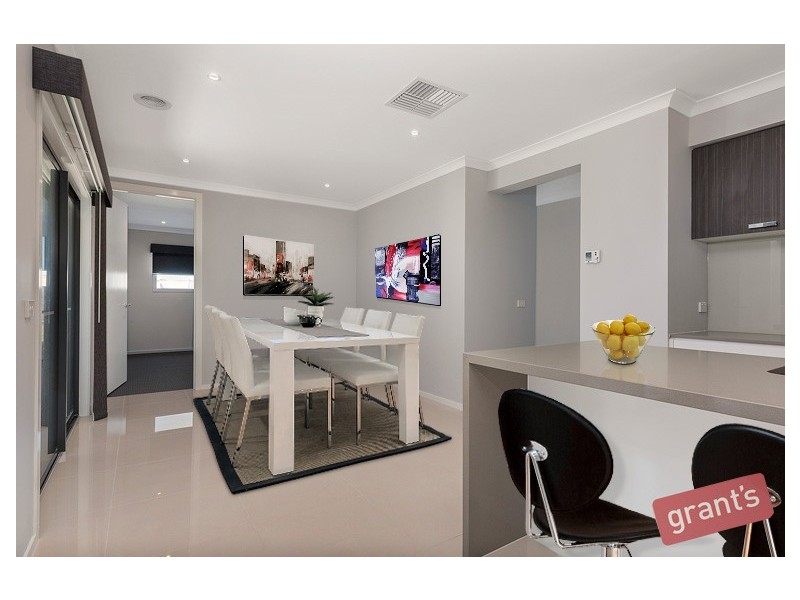 46 Deoro Parade, Clyde North VIC 3978