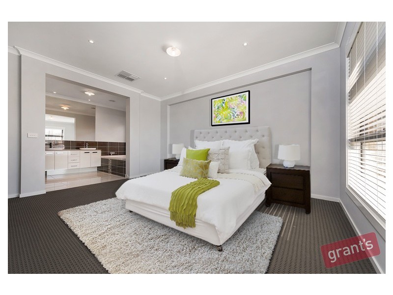 46 Deoro Parade, Clyde North VIC 3978