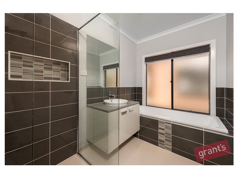 46 Deoro Parade, Clyde North VIC 3978