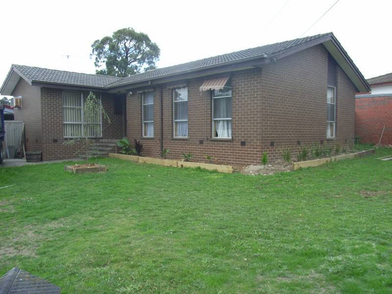 19 Village Drive, Hampton Park VIC 3976