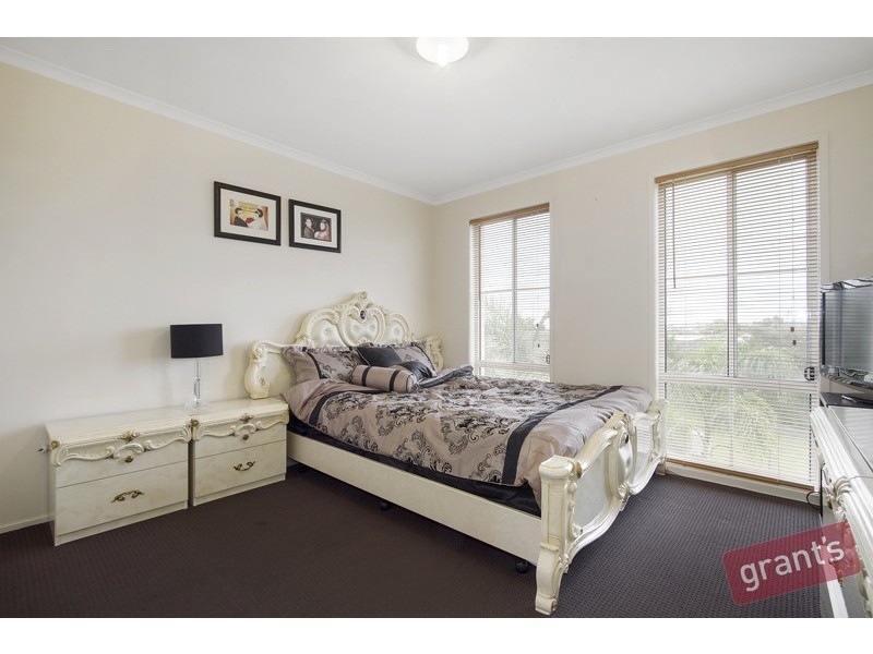 10 Edgewood Close, Narre Warren South VIC 3805