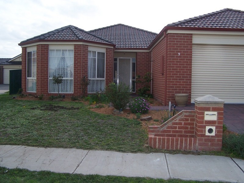 9 Ormiston Plc, Narre Warren VIC 3805