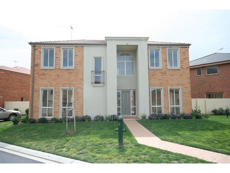 4 Amhurst Dve, Cranbourne North VIC 3977