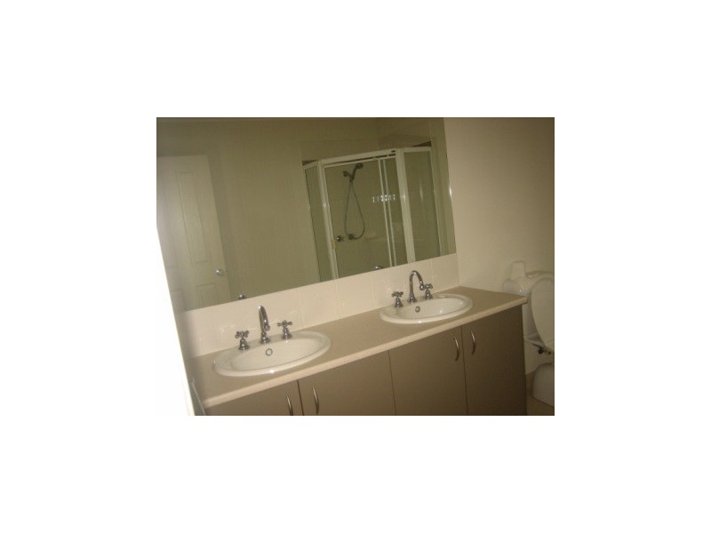 4 Amhurst Dve, Cranbourne North VIC 3977
