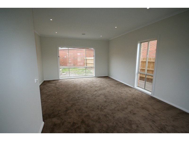 4 Amhurst Dve, Cranbourne North VIC 3977