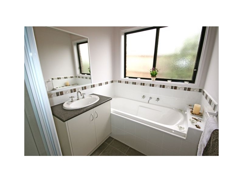 1 Tuileries Rise, Narre Warren South VIC 3805