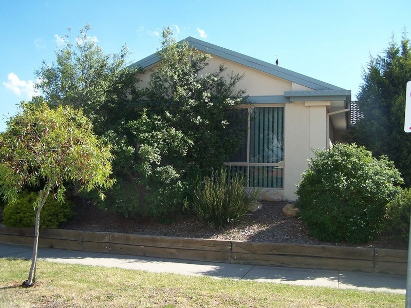 68 Amberly Park Drive, Narre Warren South VIC 3805