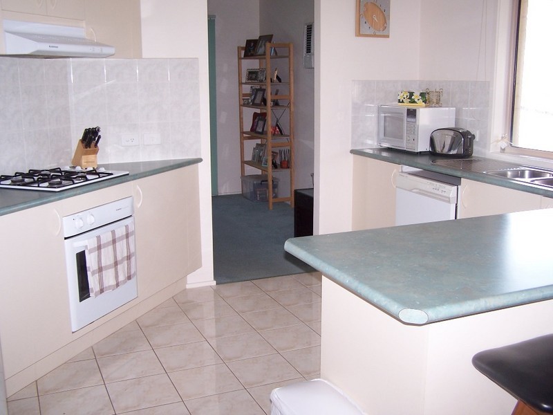 68 Amberly Park Drive, Narre Warren South VIC 3805