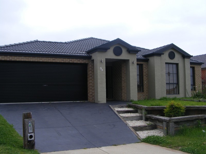 33 Pevensey Drive, Narre Warren South VIC 3805