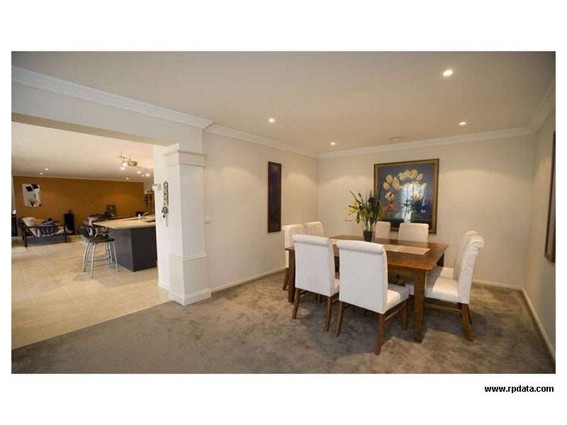 33 Pevensey Drive, Narre Warren South VIC 3805