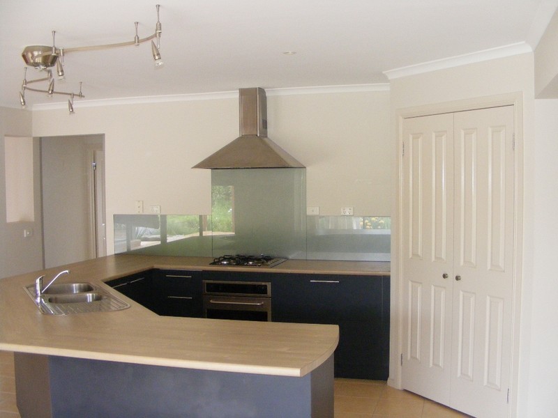 33 Pevensey Drive, Narre Warren South VIC 3805