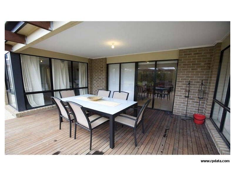 33 Pevensey Drive, Narre Warren South VIC 3805