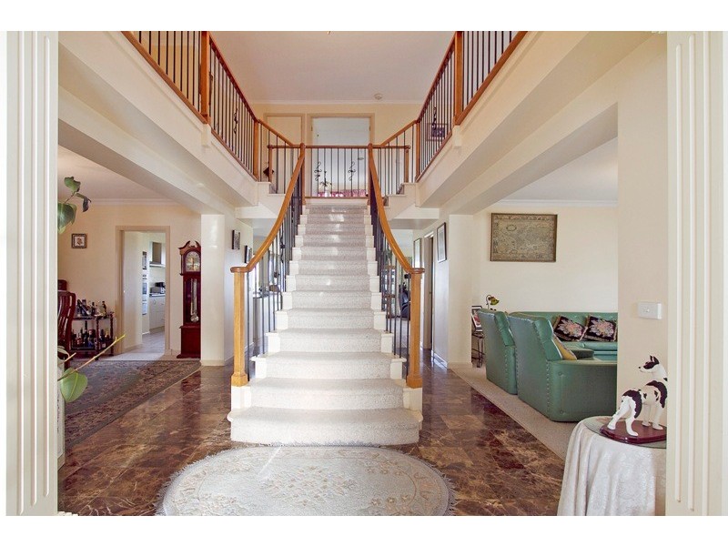 17 Winterton Court, Hallam VIC 3803