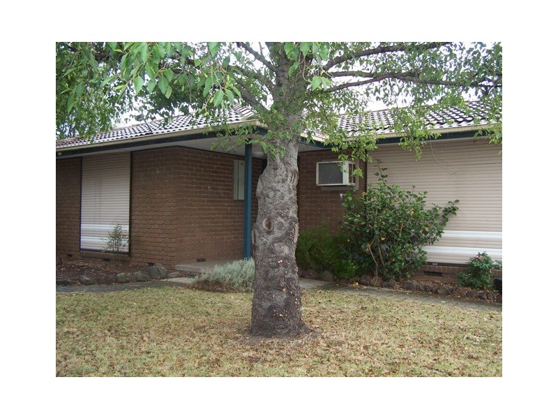 2 Lancaster Avenue, Narre Warren VIC 3805