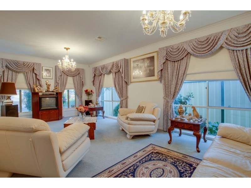 9 Homewood Boulevard, Hallam VIC 3803