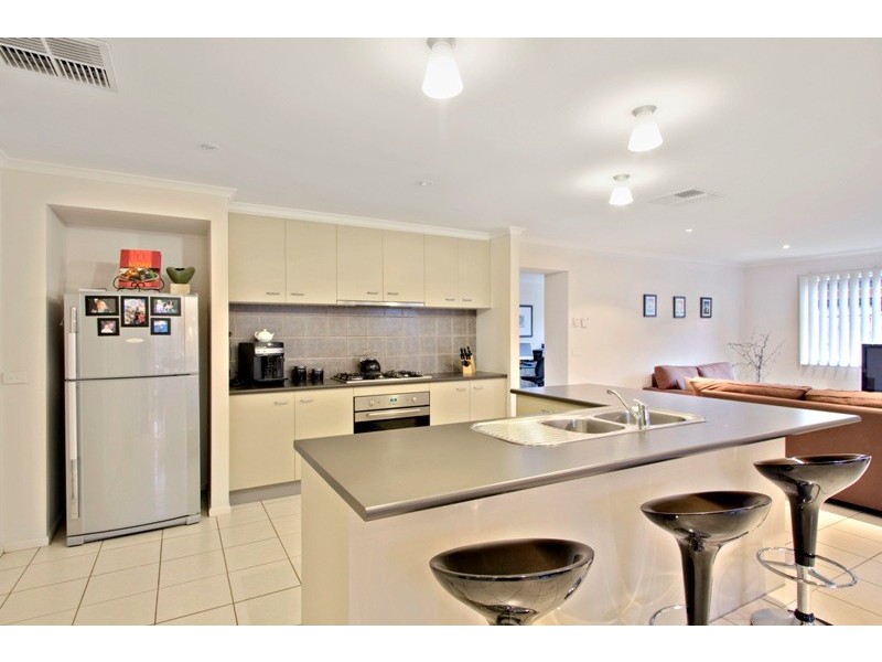 86 Robinswood Parade, Narre Warren South VIC 3805