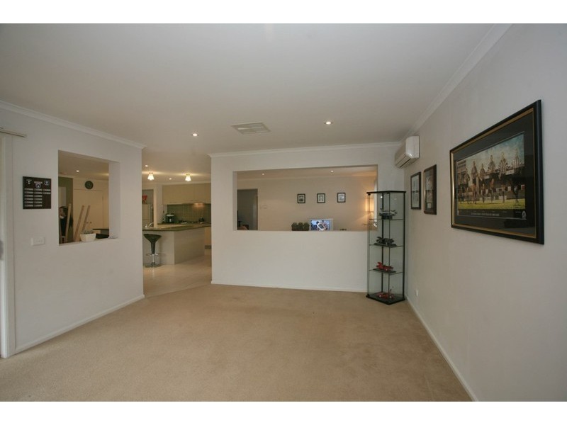 86 Robinswood Parade, Narre Warren South VIC 3805