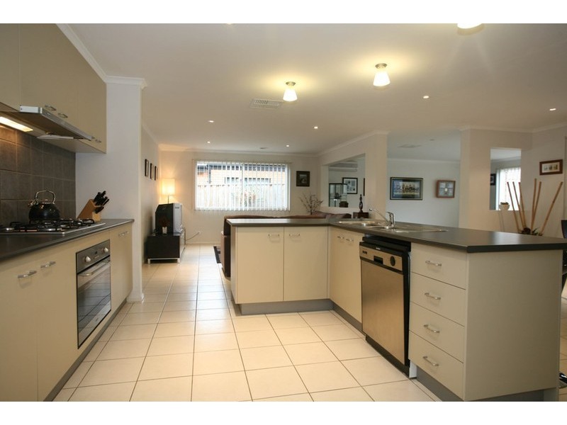 86 Robinswood Parade, Narre Warren South VIC 3805