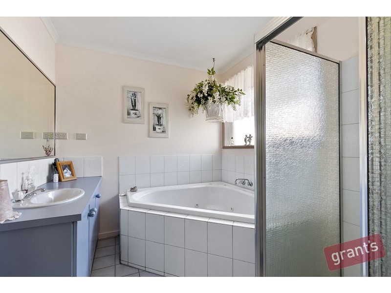 1 Monterey Court, Narre Warren VIC 3805