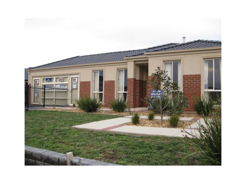 8 Parry Drive, Narre Warren VIC 3805