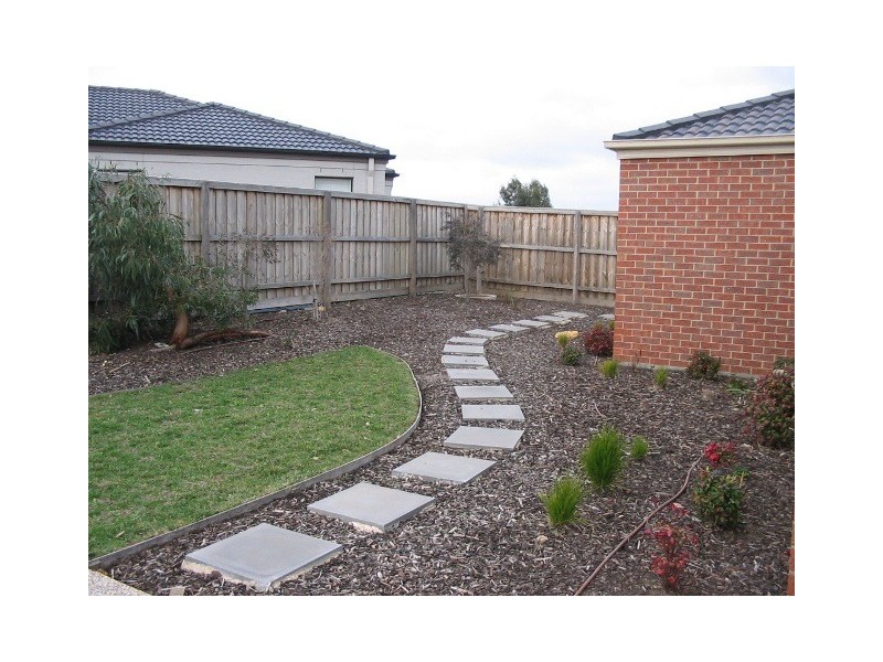 8 Parry Drive, Narre Warren VIC 3805