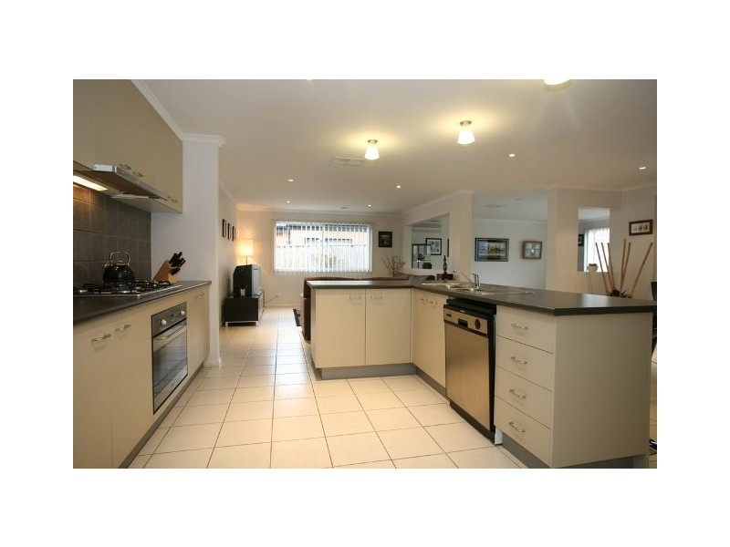 86 Robinswood Parade, Narre Warren South VIC 3805