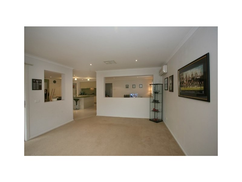 86 Robinswood Parade, Narre Warren South VIC 3805