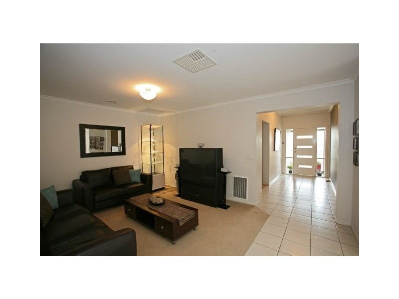 86 Robinswood Parade, Narre Warren South VIC 3805