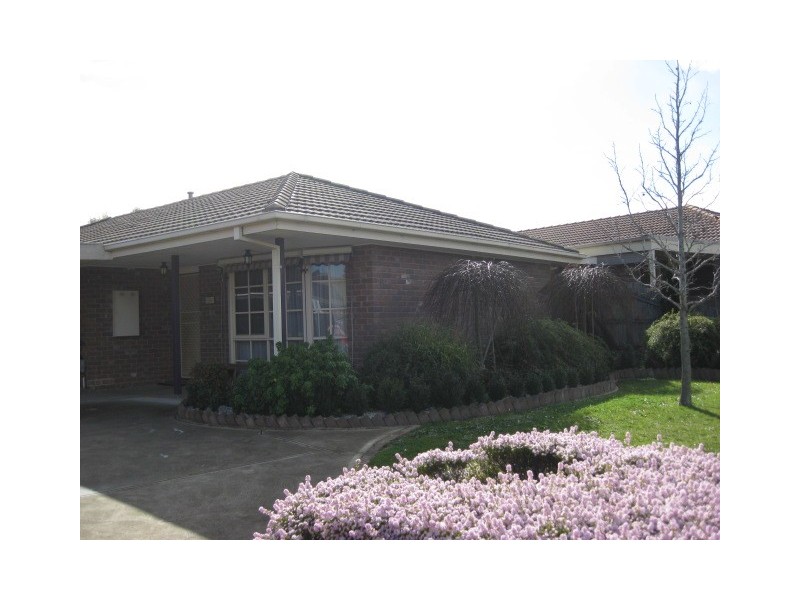 8 Rozzy Parade, Narre Warren VIC 3805