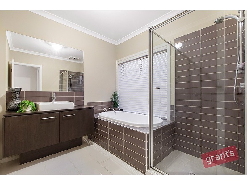 98 Langbourne Drive, Narre Warren South VIC 3805