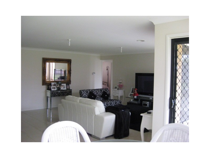 4 Honeyeater Gve, Narre Warren VIC 3805