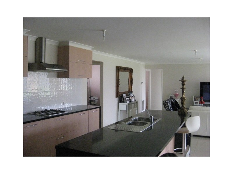 4 Honeyeater Gve, Narre Warren VIC 3805