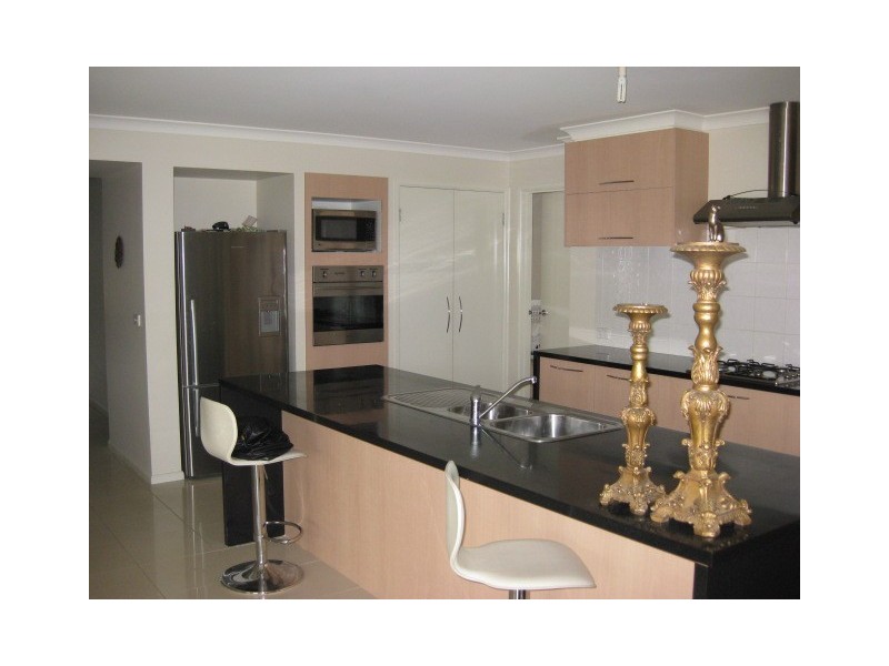 4 Honeyeater Gve, Narre Warren VIC 3805