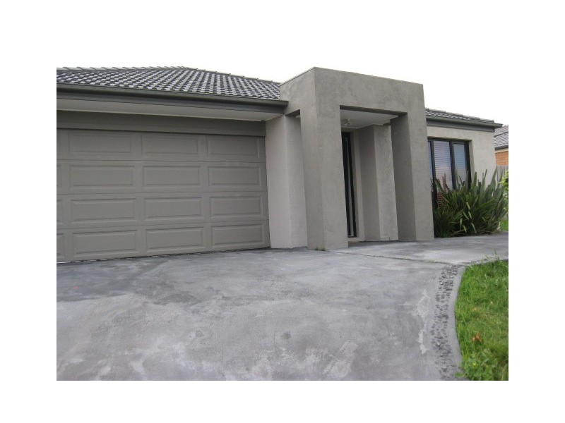 4 Honeyeater Gve, Narre Warren VIC 3805