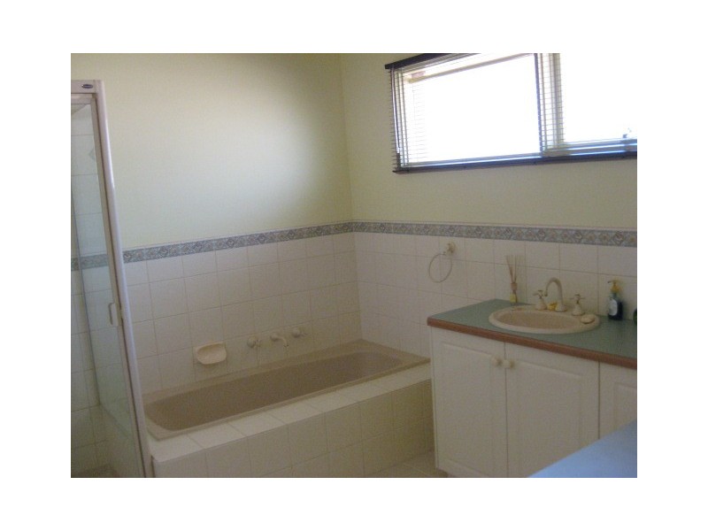 1 Woodley St, Narre Warren VIC 3805