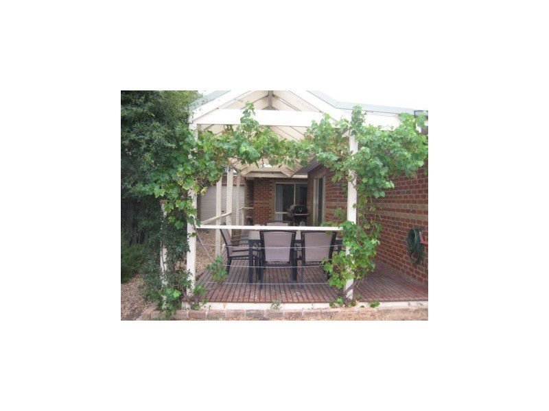 28 Mayfair Crescent, Narre Warren VIC 3805