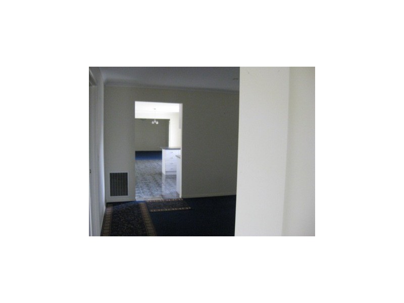 18 New England Way, Narre Warren VIC 3805