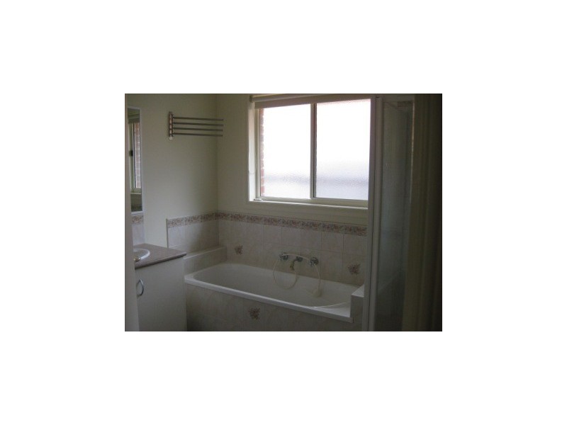 18 New England Way, Narre Warren VIC 3805