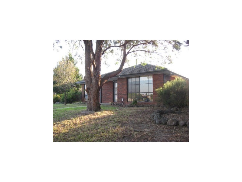 19 Strathaird Drive, Narre Warren South VIC 3805