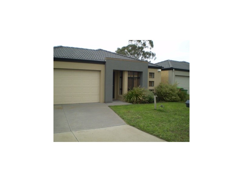 8 Watergum Avenue, Lyndhurst VIC 3975