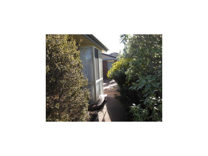 122 Strathaird Drive, Narre Warren South VIC 3805