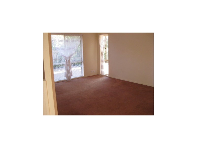 122 Strathaird Drive, Narre Warren South VIC 3805