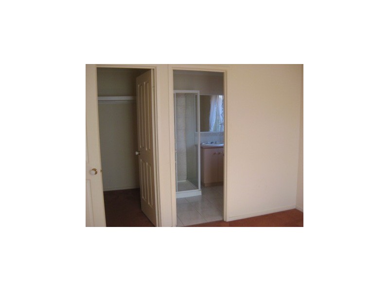 122 Strathaird Drive, Narre Warren South VIC 3805