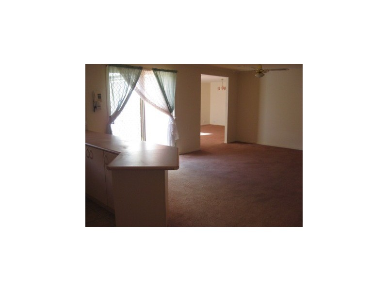 122 Strathaird Drive, Narre Warren South VIC 3805