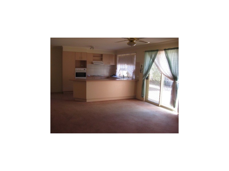 122 Strathaird Drive, Narre Warren South VIC 3805